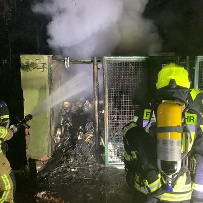 FW-OB: Brand auf der Duisburger Straße beschäftigt Feuerwehr