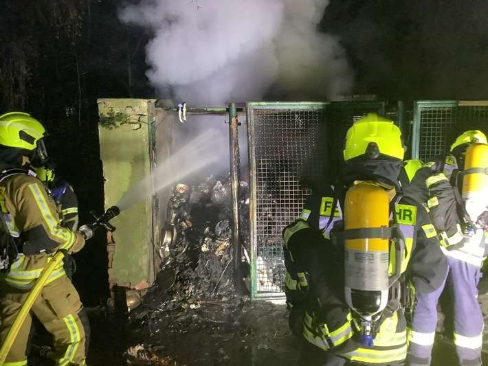 FW-OB: Brand auf der Duisburger Straße beschäftigt Feuerwehr