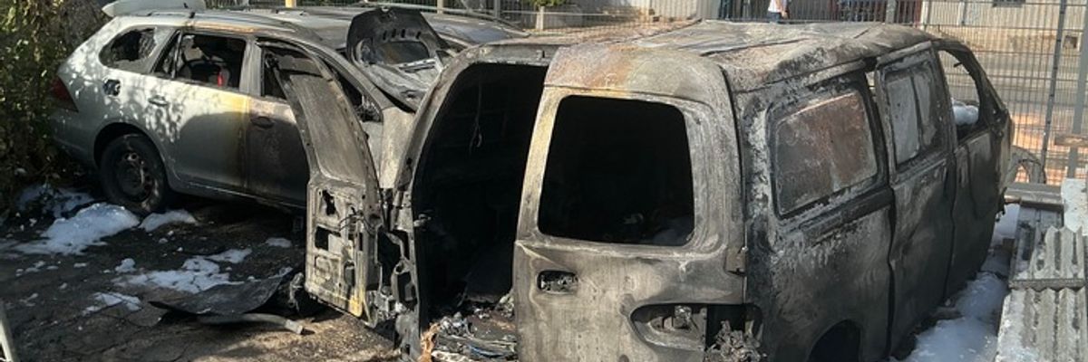 FW-BN: Brand auf Schrottplatz