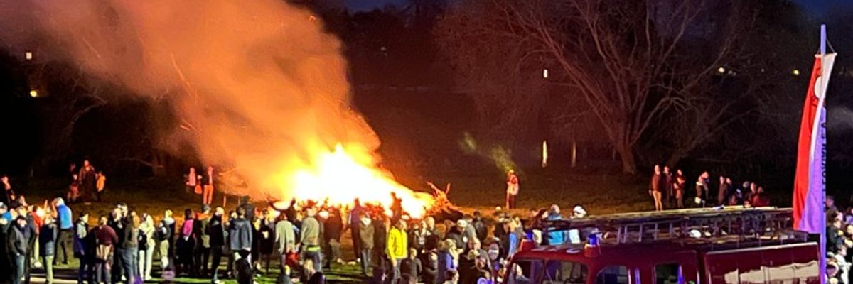 FW Beverungen: Traditionelle Osterfeuer in Beverungen und Würgassen laden zum Verweilen ein