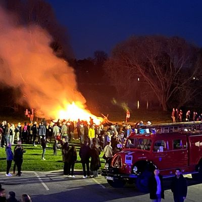 FW Beverungen: Traditionelle Osterfeuer in Beverungen und Würgassen laden zum Verweilen ein