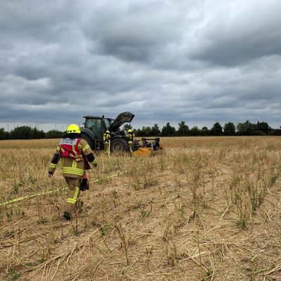 FW Gangelt: Brand einer landwirtschaftlichen Maschine