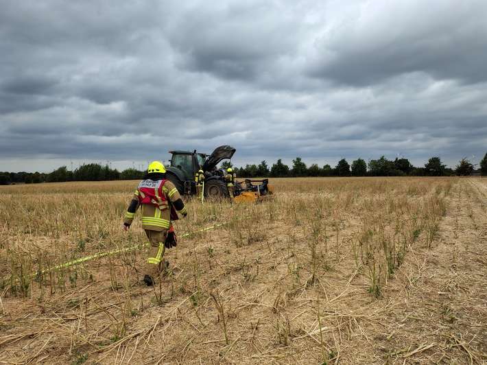 FW Gangelt: Brand einer landwirtschaftlichen Maschine