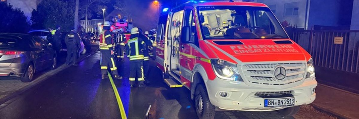 FW-BN: Mehrere Wohngebäude mussten nach Tiefgaragenbrand zeitweise geräumt werden