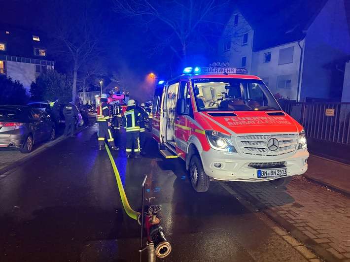 FW-BN: Mehrere Wohngebäude mussten nach Tiefgaragenbrand zeitweise geräumt werden