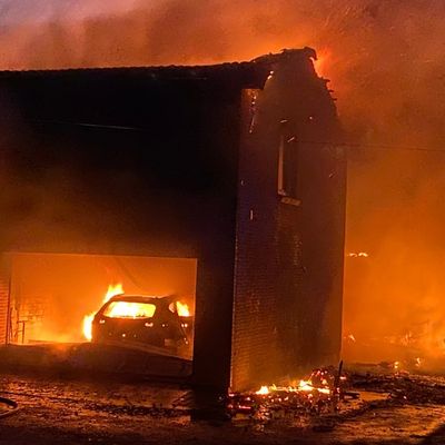 FW-RD: Großfeuer in Holzdorf - 140 Einsatzkräfte im Einsatz