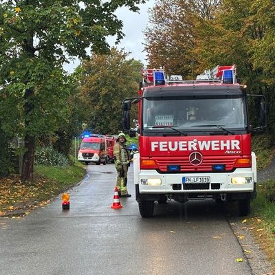 KFV Bodenseekreis: B31: LKW rammt Bus und Auto