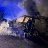 FW-MH: PKW-Brand auf der Wienenbuschstraße greift auf weiteres Fahrzeug und Waldstück über - Feuerwehr verhindert Ausbreitung