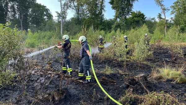 FW-EN: Waldbrand kann unter Kontrolle gebracht werden