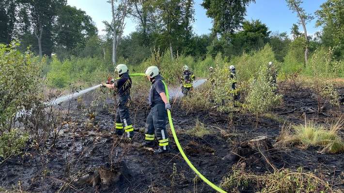 FW-EN: Waldbrand kann unter Kontrolle gebracht werden