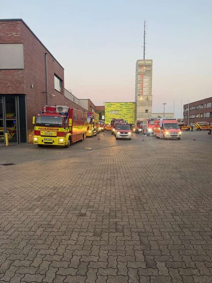 FW Ratingen: Ratinger Einsatzkräfte unterstützen bei Waldbrand im Kreis Düren