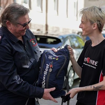 FW-LFVSH: Feuerwehren legen über 3.000 Kilometer nur mit Muskelkraft zurück: "FitQuerBeet" erreicht nach einem Jahr großes Finale in Flensburg
