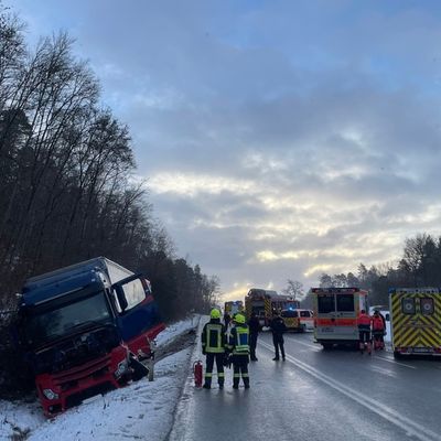 KFV-CW: Schwerer Verkehrsunfall auf der L 361 bei Nagold - Rettungshubschrauber bringt Schwerverletzten ins Krankenhaus