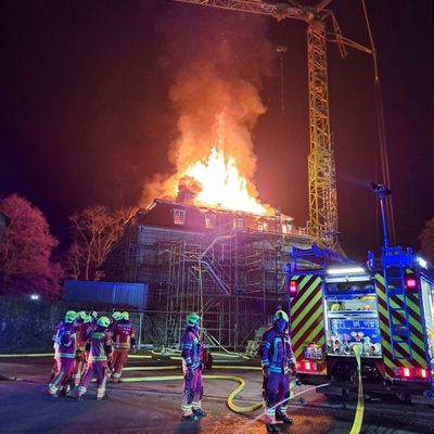 FW-Velbert: Brand im Herrenhaus des Schloss Hardenberg