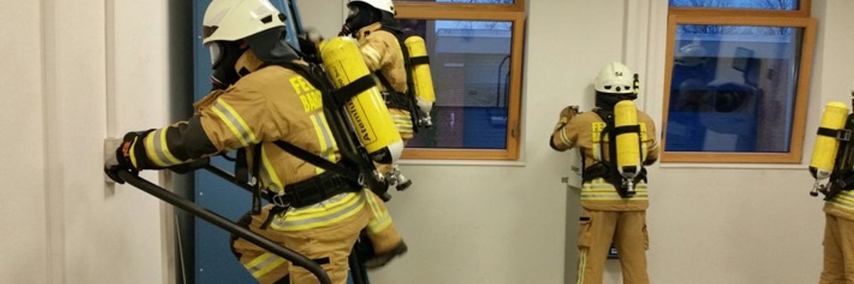 FW-Stormarn: Marcell Jansen unterstützt Feuerwehr: Fokus auf Fitness und Gesundheit der Einsatzkräfte