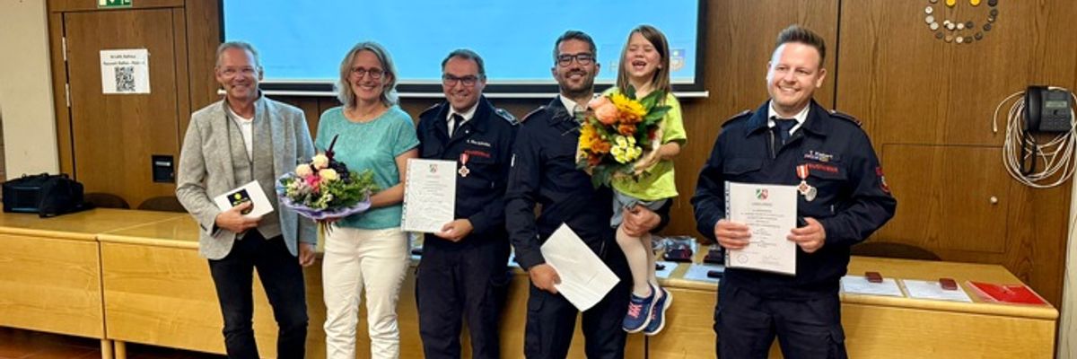 FW Hünxe: 200 Jahre Ehrenamt - Ehrungen für Mitglieder der Freiwilligen Feuerwehr