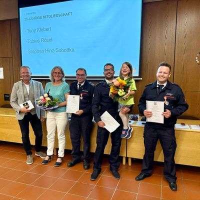 FW Hünxe: 200 Jahre Ehrenamt - Ehrungen für Mitglieder der Freiwilligen Feuerwehr