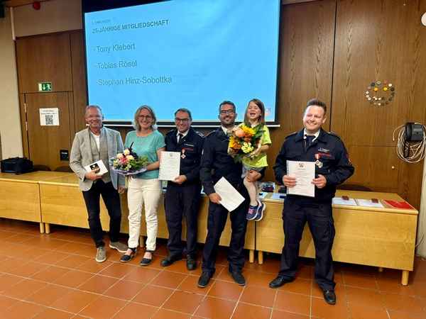 FW Hünxe: 200 Jahre Ehrenamt - Ehrungen für Mitglieder der Freiwilligen Feuerwehr