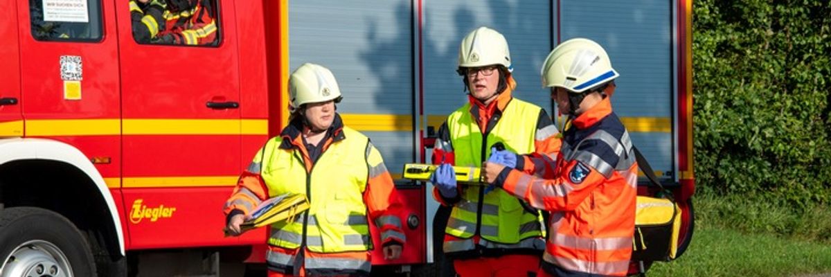 FW-RD: Realitätsnahe Großübung fordert Feuerwehr und Rettungsdienst in Tappendorf