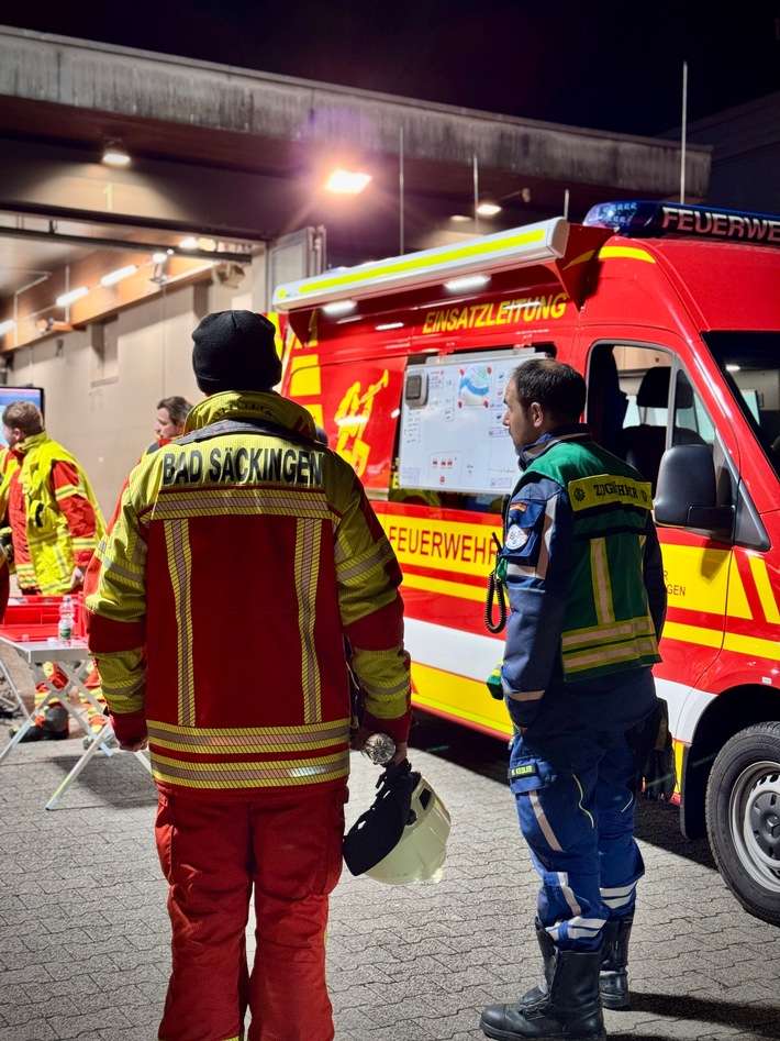 FW Bad Säckingen: Schlaflose Nacht für die Feuerwehr Bad Säckingen: Suchaktion und Kaminbrand