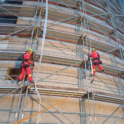 FW Konstanz: Gemeinsame Übung der Absturzsicherung und Höhenrettung