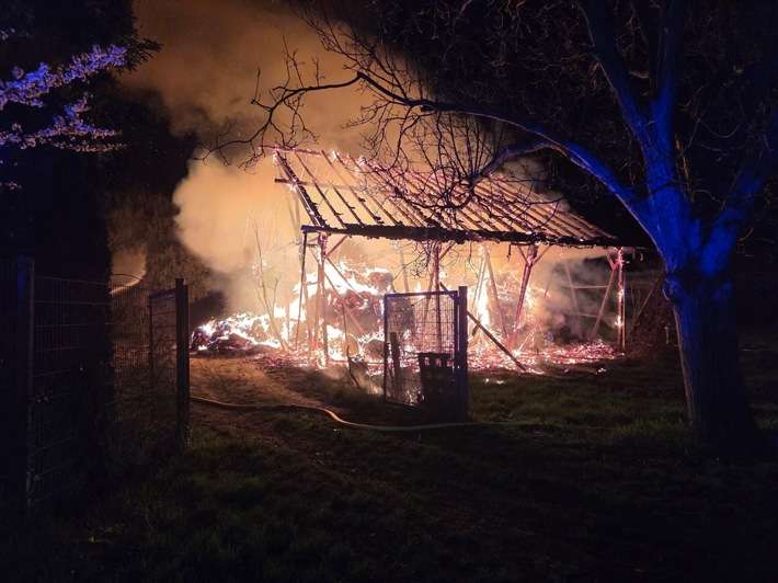 FW Speyer: Brand einer freistehenden Scheune