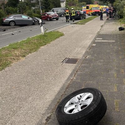 FW-AUR: Hilfeleistung nach Verkehrsunfall