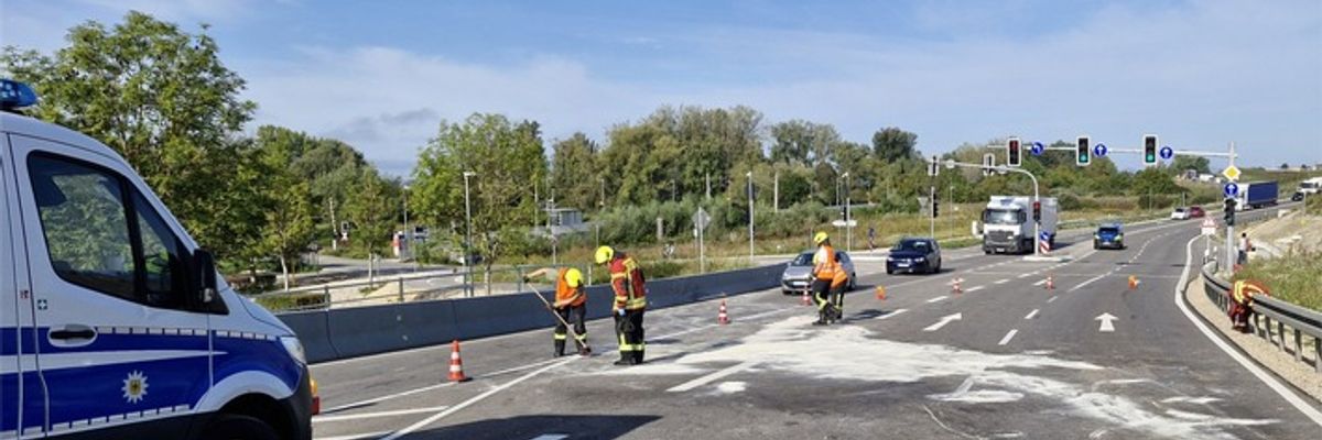 FW Reichenau: Verkehrsunfall nach Kollision von zwei PKW, B33 - Reichenau/Hegne