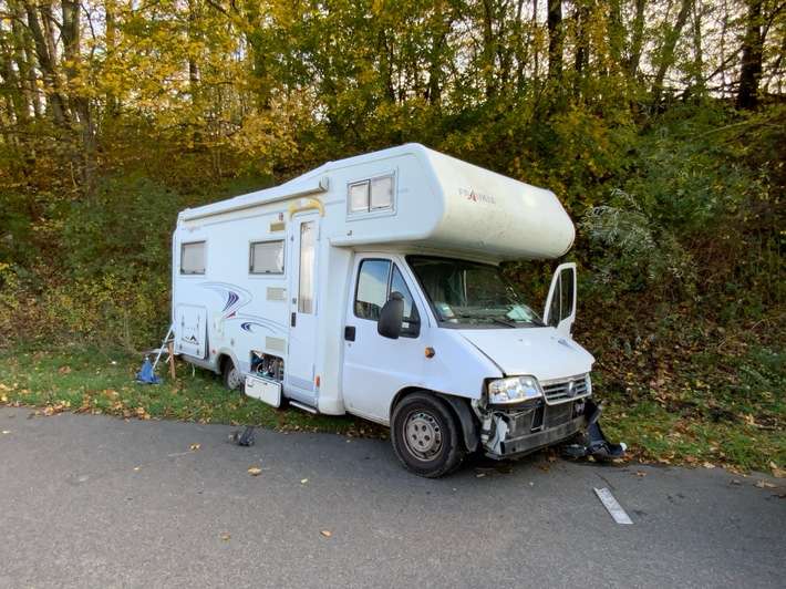 FW Ratingen: Verkehrsunfall BAB 3 - Person eingeklemmt