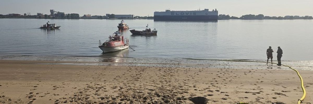 FW-PI: Vegetationsbrand auf der Elbinsel Pagensand - Aufwendiger Einsatz über Wasserwege