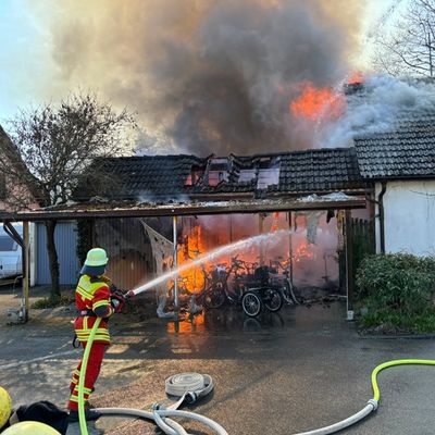 KFV Bodenseekreis: Großeinsatz für die Feuerwehr: Wohnhausbrand in Bermatingen