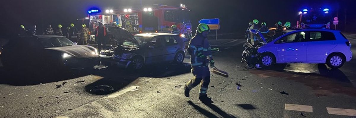 FW Paderborn: Verkehrsunfall Kreuzung George-Marshall-Ring / B64
