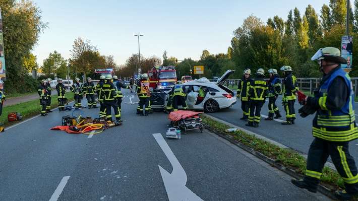 FW-DO: Dorstfelder Allee wegen Verkehrsunfall zeitweise gesperrt