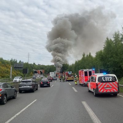 FW-DO: Brennender Reisebus auf B 236