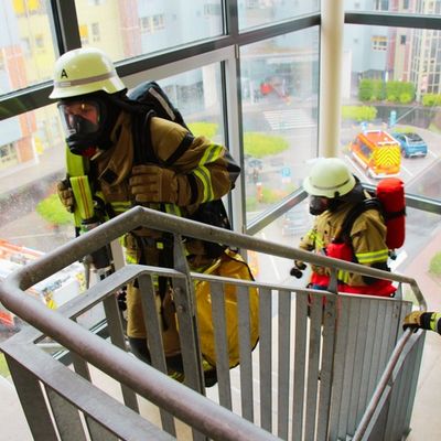 FW Mechernich: Hubschrauberunfall auf dem Krankenhauslandeplatz - Feuerwehr übt den Ernstfall