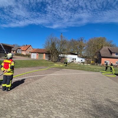 FW Südheide: 15 neue Feuerwehrleute aus der Gemeinde Südheide und 6 Mitglieder aus der Gemeinde Faßberg erreichen die "Qualifikationsstufe Einsatzfähigkeit"
