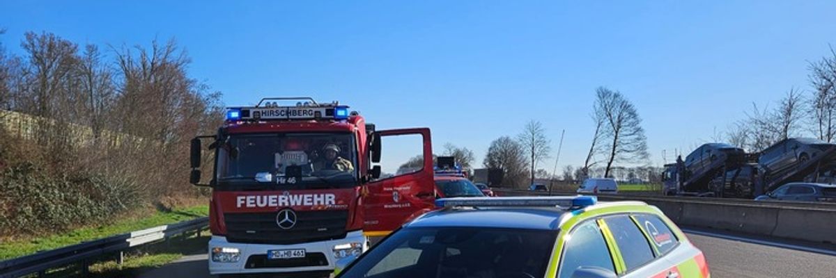 FW Weinheim: Tödlicher Verkehrsunfall auf der A5 bei Hemsbach - Rettungshubschrauber und MIC im Einsatz.