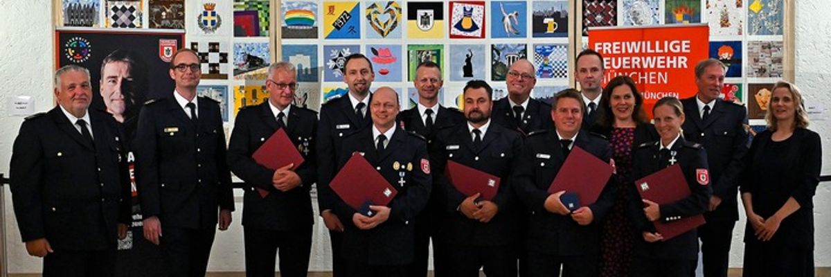FW-M: Feuerwehr-Ehrungen für Engagement und Einsatzbereitschaft (München)