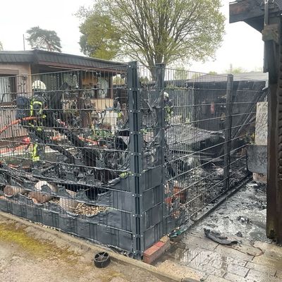FW-MH: Brand auf Campingplatz: Wohneinheit in Vollbrand - Feuerwehr verhindert Ausbreitung