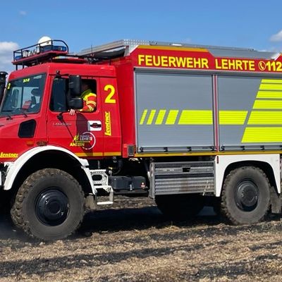 FW Lehrte: Feuerwehr Ahlten löscht Flächenbrand