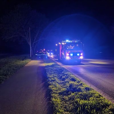 FW Voerde: Flammen von weitem sichtbar
