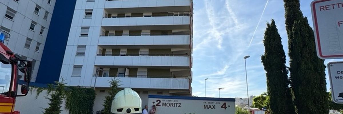 FW Speyer: Balkonbrand in der 14. Etage der Doppelhochhäuser "Max und Moritz" - Keine Verletzten