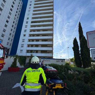 FW Speyer: Balkonbrand in der 14. Etage der Doppelhochhäuser "Max und Moritz" - Keine Verletzten