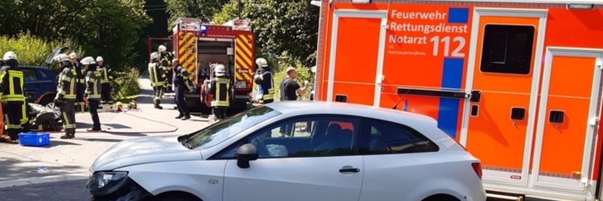 FW-AR: Verkehrsunfall mit zwei eingeklemmten Personen in Arnsberg-Obereimer