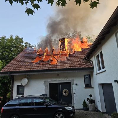 FW Bad Oeynhausen: Brand eines Wohnhauses in Volmerdingsen