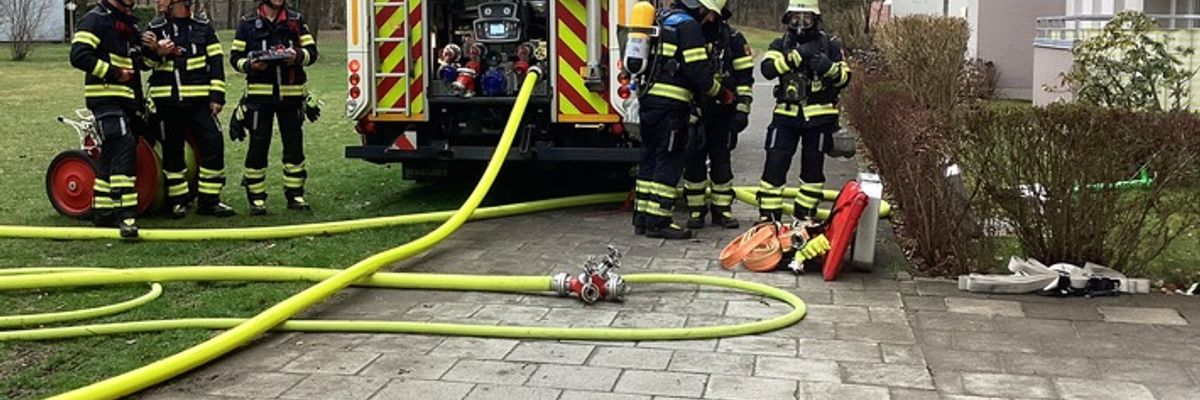 FW-M: Mehrere Wohnungen stromlos nach Kellerbrand (Neuforstenried)