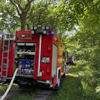 FW-AUR: Treckergespann ausgebrannt