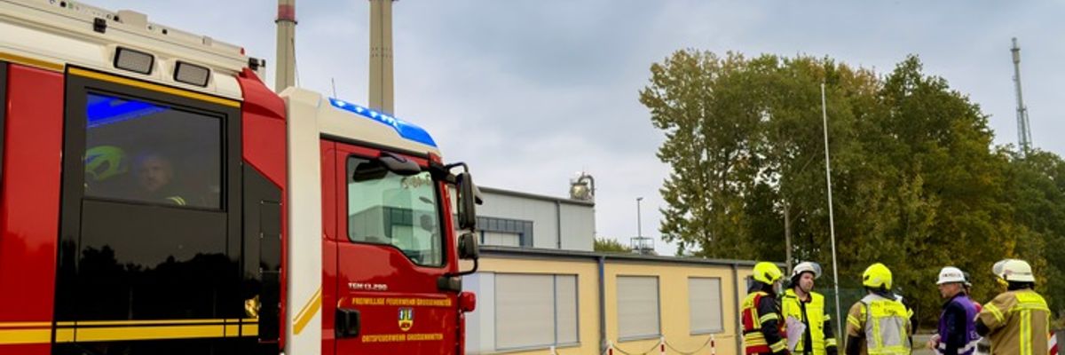 FW-OLL: Freiwillige Feuerwehren der Gemeinde Großenkneten absolvieren Einsatzübung rund um Erdgasaufbereitungsanlage