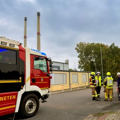 FW-OLL: Freiwillige Feuerwehren der Gemeinde Großenkneten absolvieren Einsatzübung rund um Erdgasaufbereitungsanlage