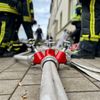 FW-NE: Küchenbrand in der Innenstadt | Drei Personen verletzt